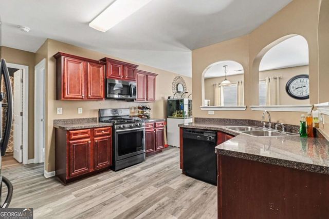 7666 Bowhead Court, Fairburn, GA 30213