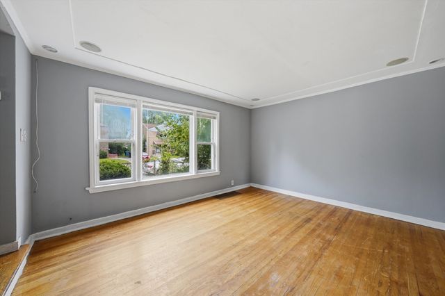 9709 S Yates Boulevard, Chicago, IL 60617