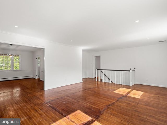 1105 WATERLOO RD, Berwyn, PA 19312