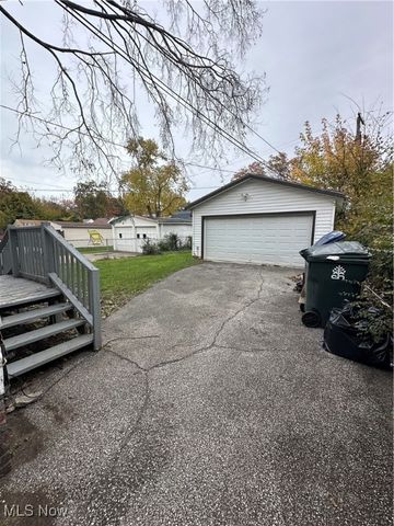 893 Keystone Drive, Cleveland Heights, OH 44121