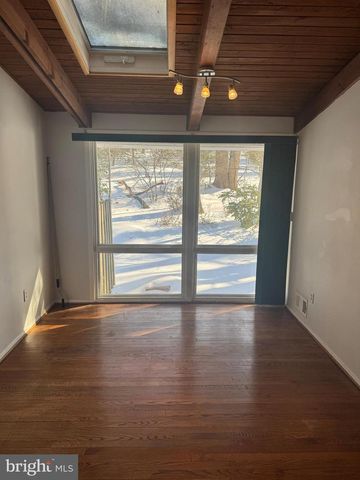 7527 FRIAR TUCK CT, Falls Church, VA 22042