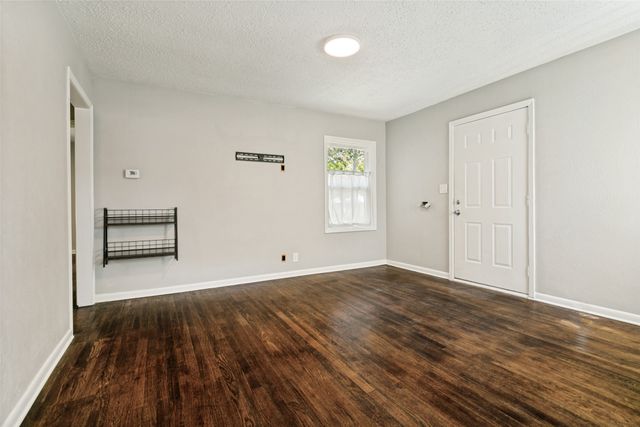 4808 Sherwood Drive, River Oaks, TX 76114