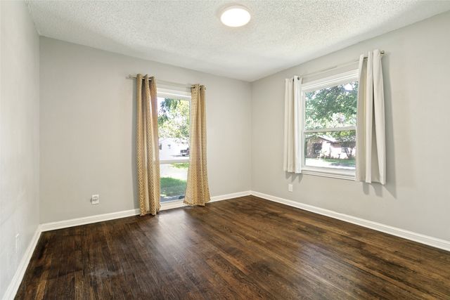 4808 Sherwood Drive, River Oaks, TX 76114