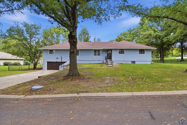 3600 NW 44th Ter, Topeka, KS 66618