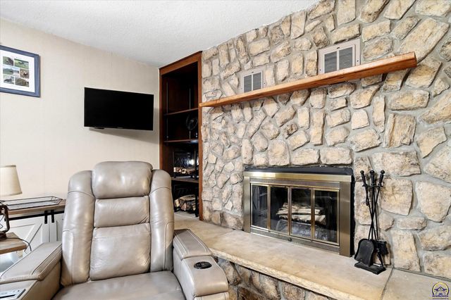 3600 NW 44th Ter, Topeka, KS 66618