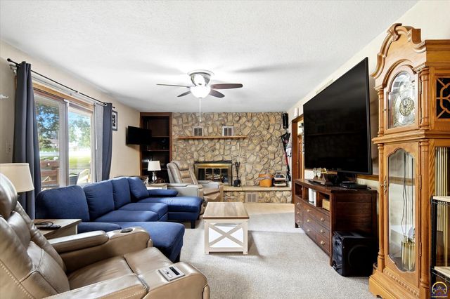 3600 NW 44th Ter, Topeka, KS 66618