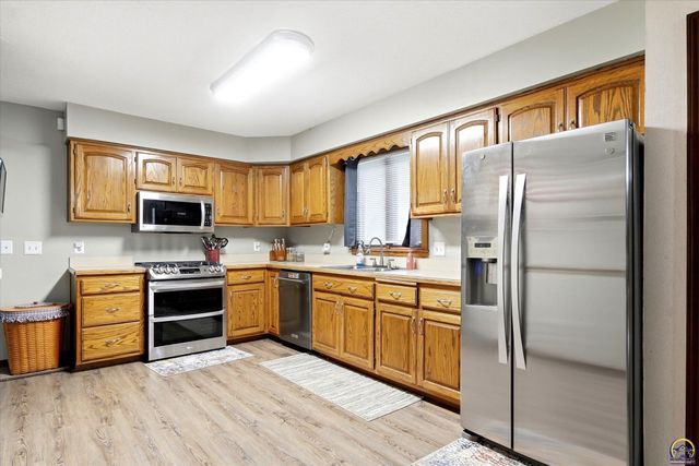 3600 NW 44th Ter, Topeka, KS 66618