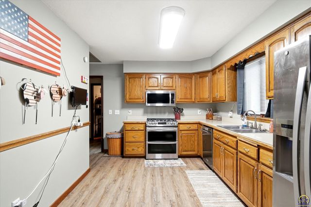 3600 NW 44th Ter, Topeka, KS 66618