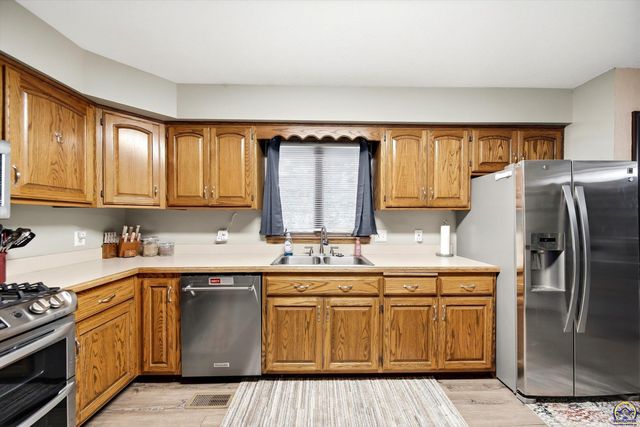 3600 NW 44th Ter, Topeka, KS 66618