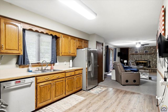 3600 NW 44th Ter, Topeka, KS 66618