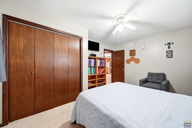 3600 NW 44th Ter, Topeka, KS 66618
