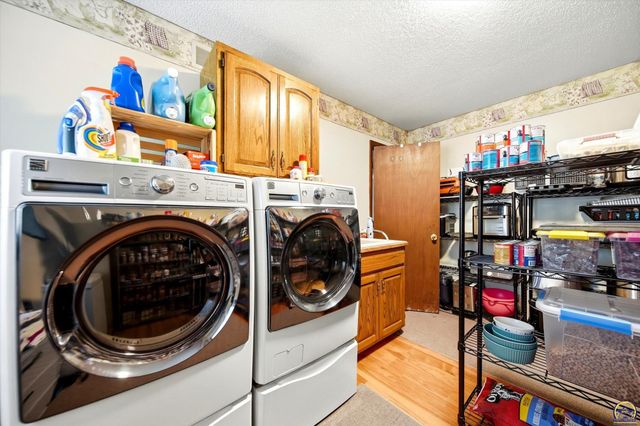 3600 NW 44th Ter, Topeka, KS 66618