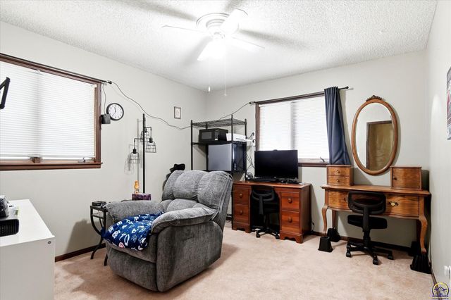3600 NW 44th Ter, Topeka, KS 66618