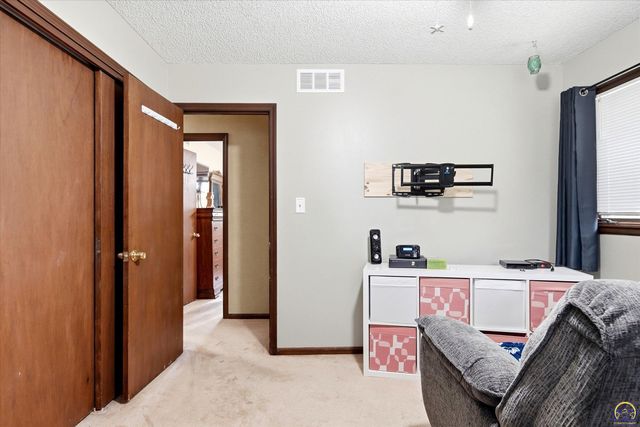 3600 NW 44th Ter, Topeka, KS 66618