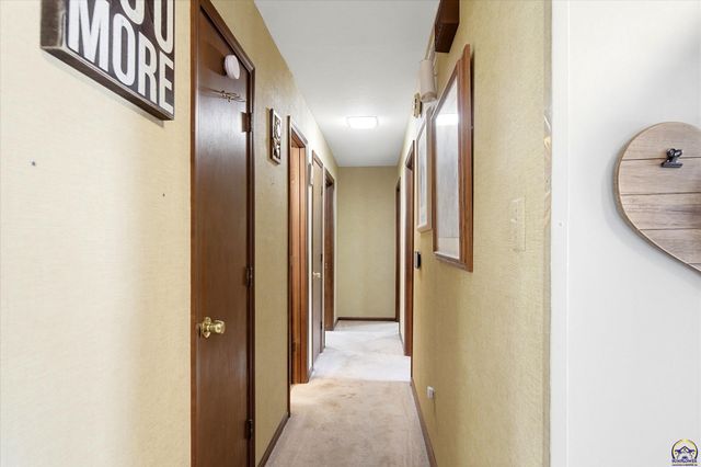 3600 NW 44th Ter, Topeka, KS 66618