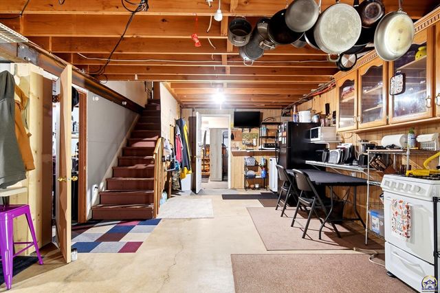 3600 NW 44th Ter, Topeka, KS 66618