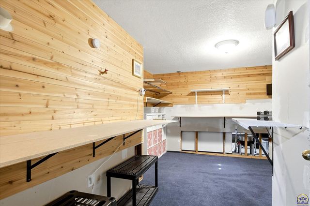 3600 NW 44th Ter, Topeka, KS 66618