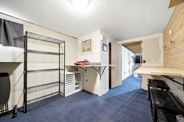 3600 NW 44th Ter, Topeka, KS 66618