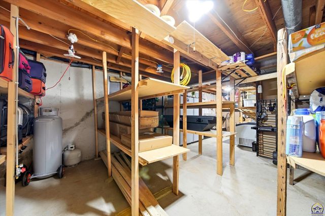 3600 NW 44th Ter, Topeka, KS 66618