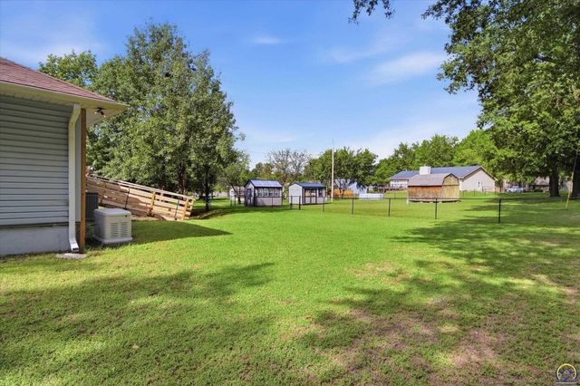 3600 NW 44th Ter, Topeka, KS 66618