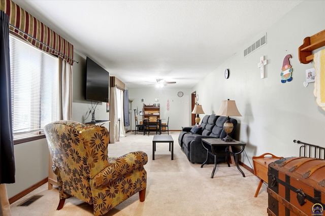 3600 NW 44th Ter, Topeka, KS 66618