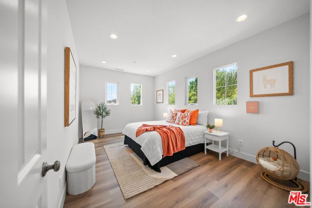 270 Lockford, Irvine, CA 92602