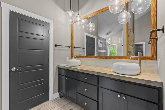 13164 Stoneridge Road, Bentonville, AR 72712