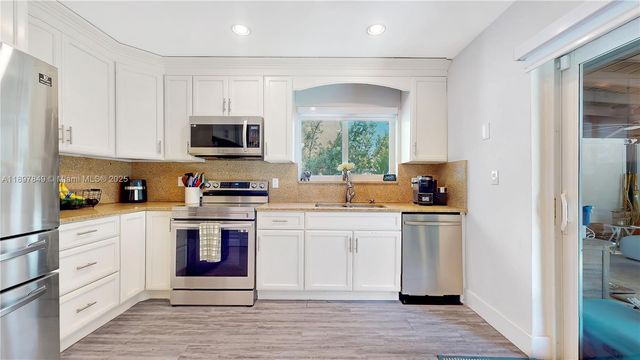 14519 SW 139th Ave Cir E, Miami, FL 33186