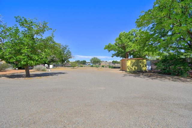 1513 Aragon Road SW, Albuquerque, NM 87105