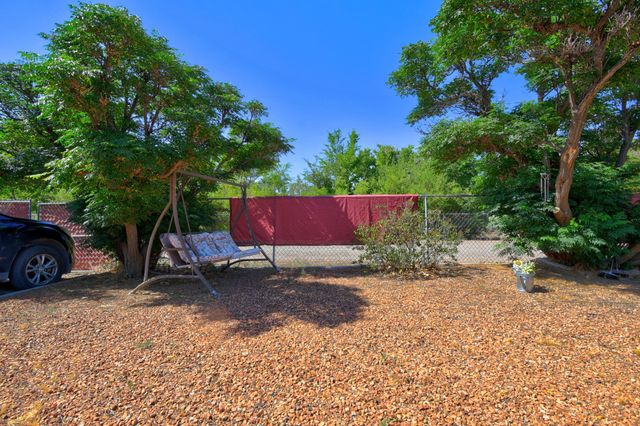 1513 Aragon Road SW, Albuquerque, NM 87105