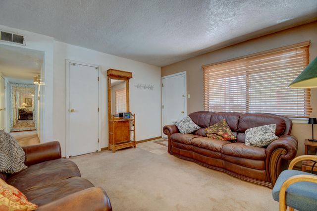 1513 Aragon Road SW, Albuquerque, NM 87105