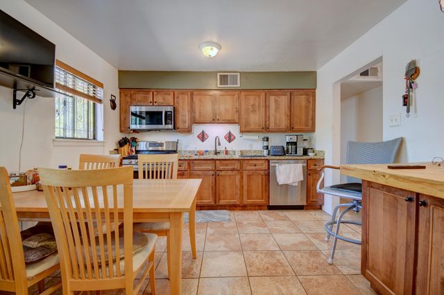 1513 Aragon Road SW, Albuquerque, NM 87105