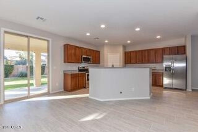 9207 W BENT TREE Drive, Peoria, AZ 85383
