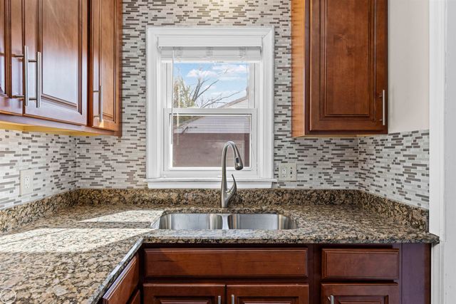 46514 Wright Avenue, Shelby Twp, MI 48317