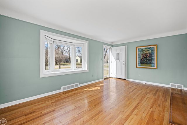 46514 Wright Avenue, Shelby Twp, MI 48317