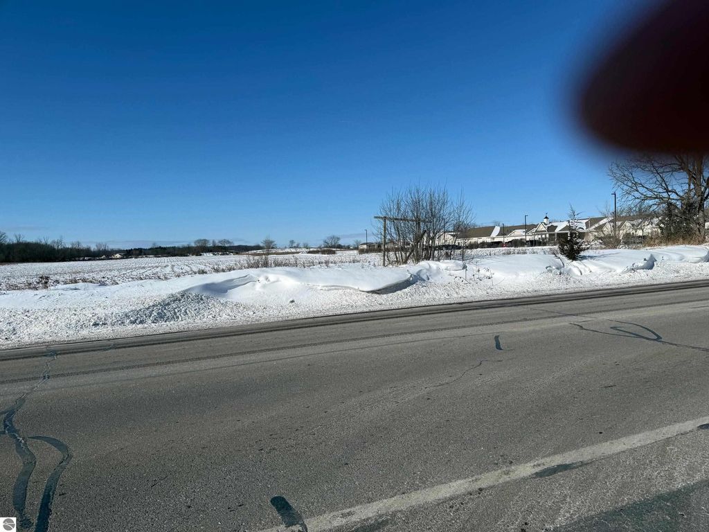 Image 1 of property listing at 2378 S Lincoln, Mt Pleasant, MI 48858