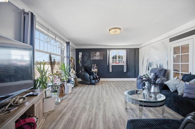 511 3Rd St, Rodeo, CA 94572