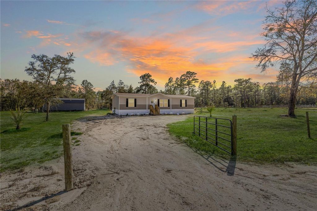 Image 1 of property listing at 14440 SE 21ST PLACE, Morriston, FL 32668