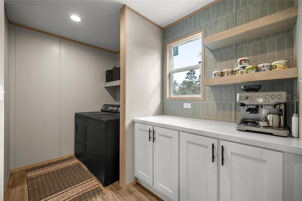 Image 13 of property listing at 14440 SE 21ST PLACE, Morriston, FL 32668