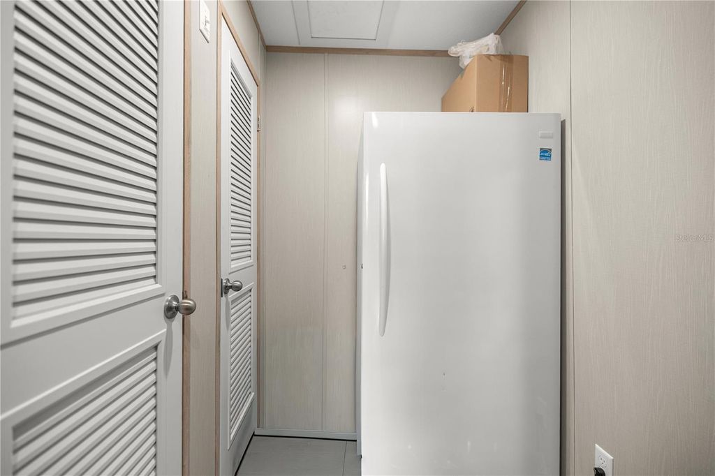 Image 14 of property listing at 14440 SE 21ST PLACE, Morriston, FL 32668