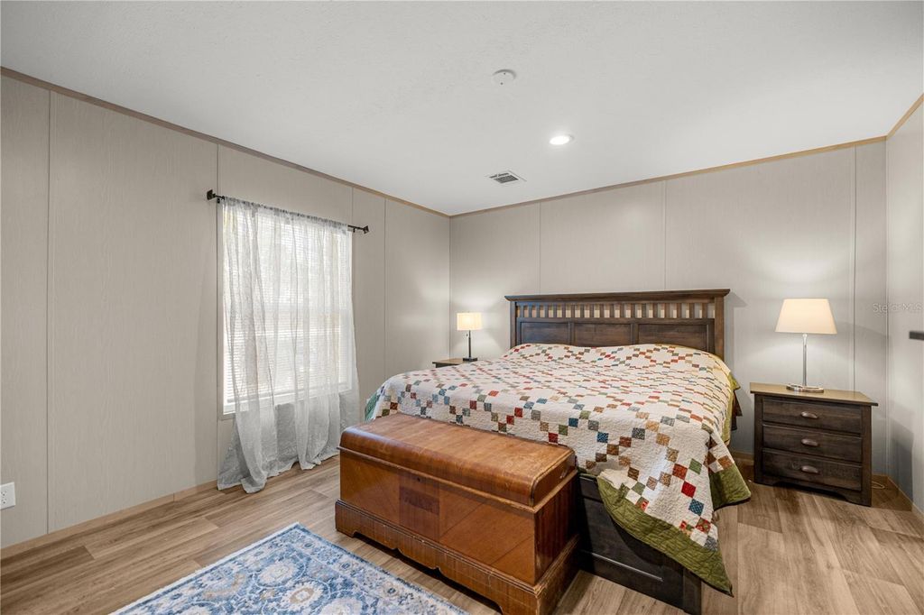 Image 15 of property listing at 14440 SE 21ST PLACE, Morriston, FL 32668