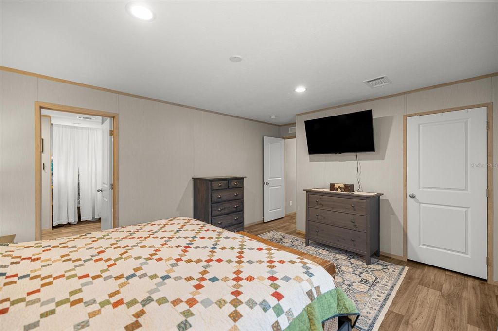 Image 16 of property listing at 14440 SE 21ST PLACE, Morriston, FL 32668