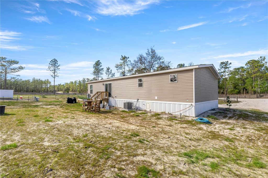 Image 25 of property listing at 14440 SE 21ST PLACE, Morriston, FL 32668