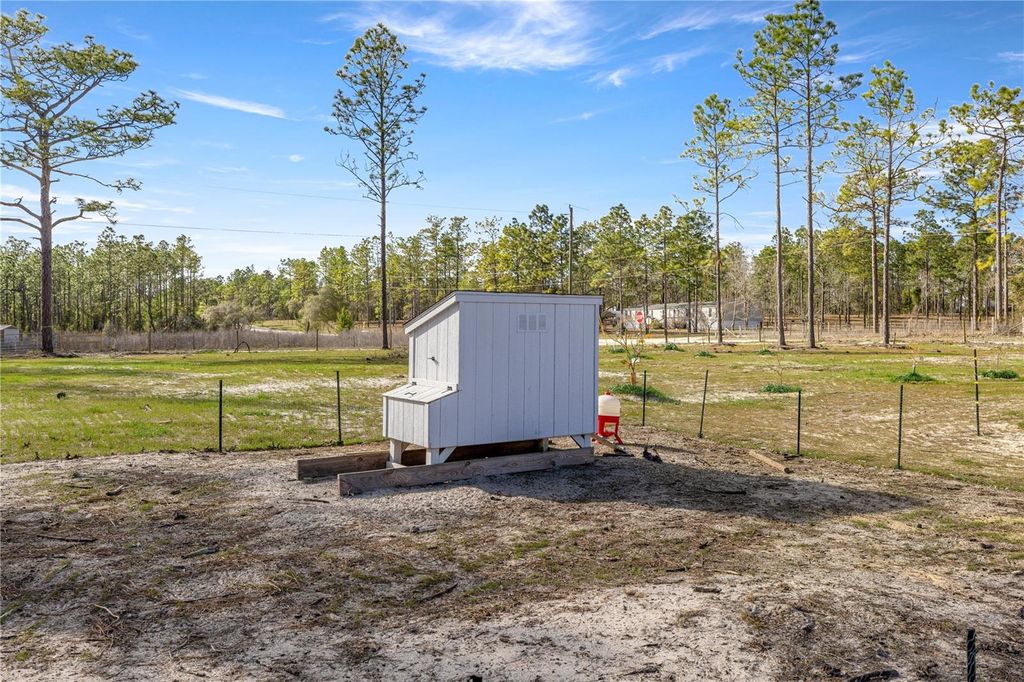 Image 30 of property listing at 14440 SE 21ST PLACE, Morriston, FL 32668