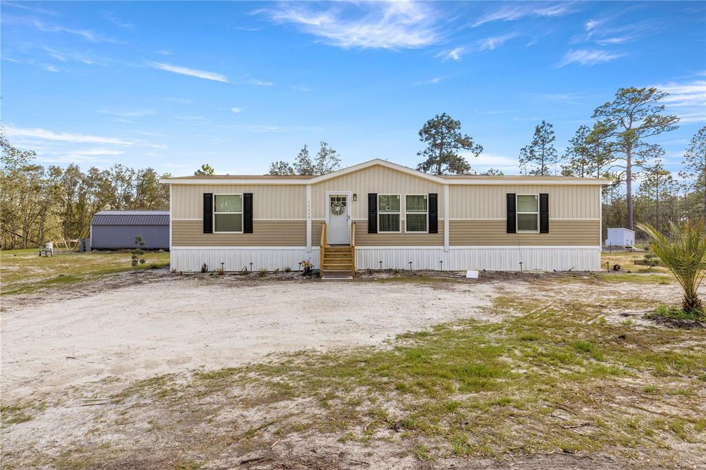 Image 5 of property listing at 14440 SE 21ST PLACE, Morriston, FL 32668