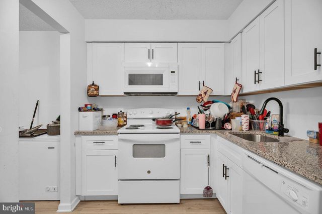 18 CHISWICK DR, Lindenwold, NJ 08021