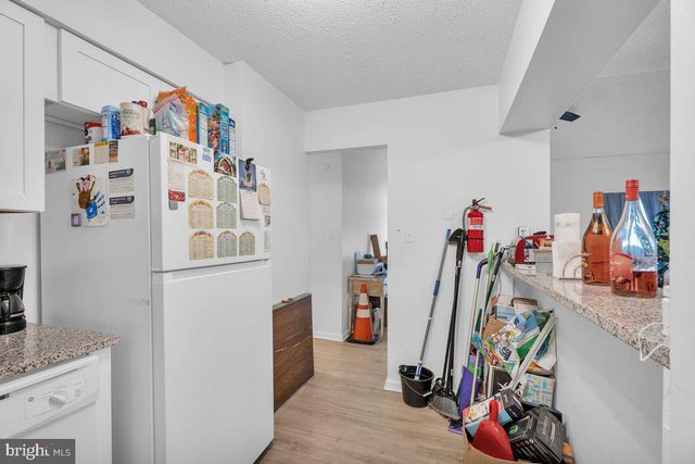 18 CHISWICK DR, Lindenwold, NJ 08021