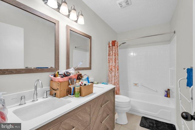 18 CHISWICK DR, Lindenwold, NJ 08021