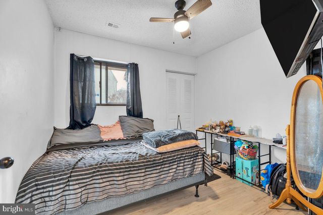 18 CHISWICK DR, Lindenwold, NJ 08021