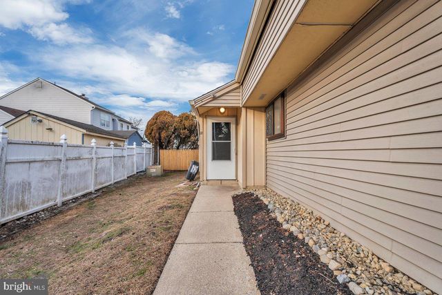 18 CHISWICK DR, Lindenwold, NJ 08021